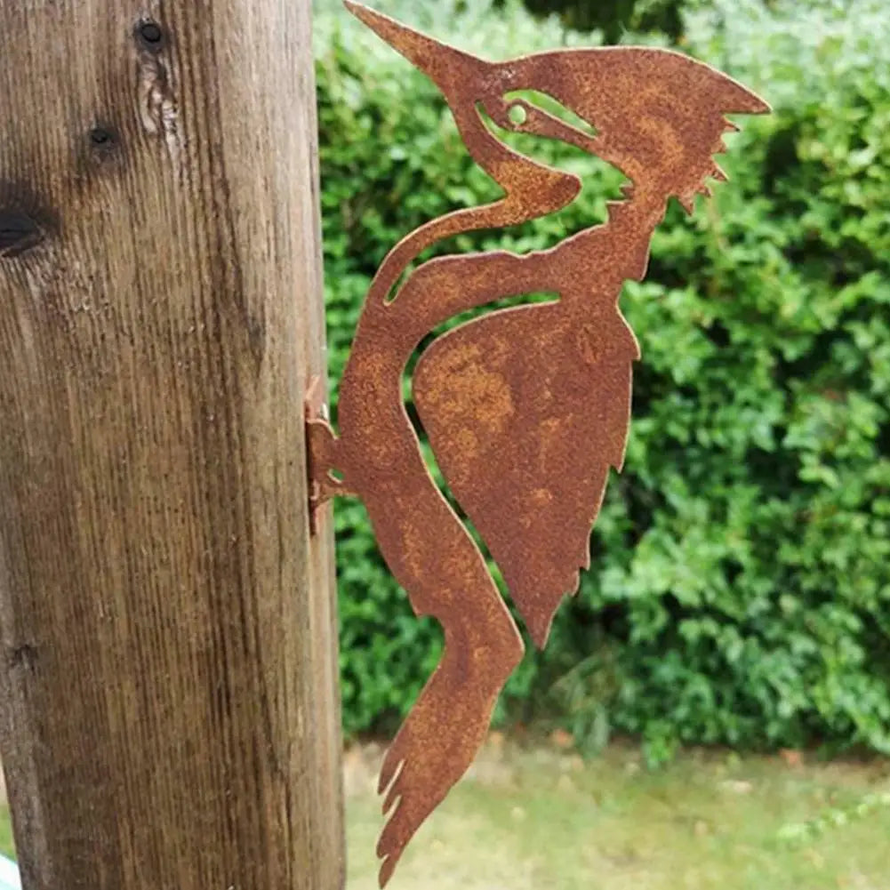 Elegant Garden Stake Design Pileated Bird Rusty Iron Crafts Bird Shaped Art Silhouette Sculpture Outdoor Garden Fence Decoration