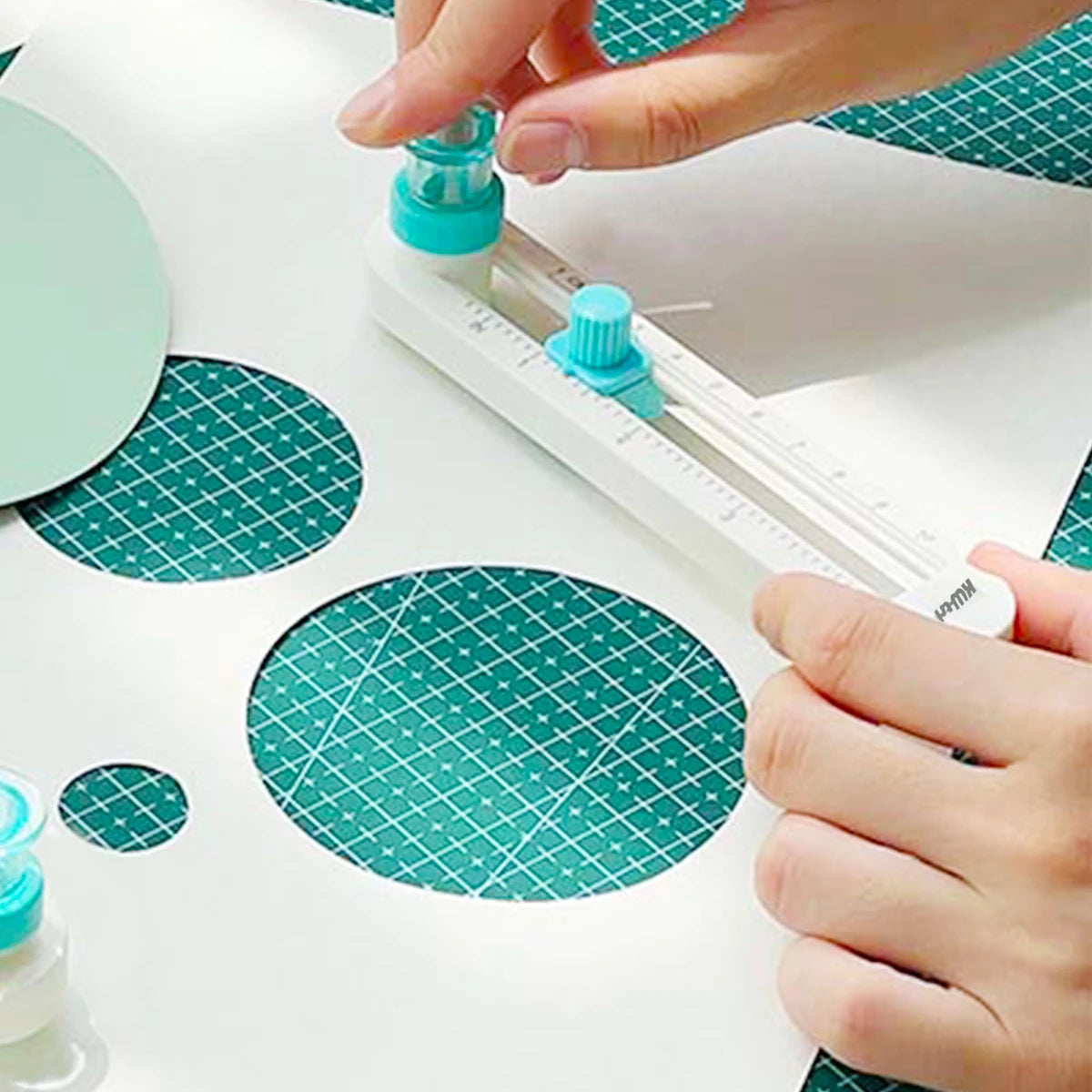 360-degree handmade compass knife, precise binder-making tool, suitable for school and office supplies, handmade craft items