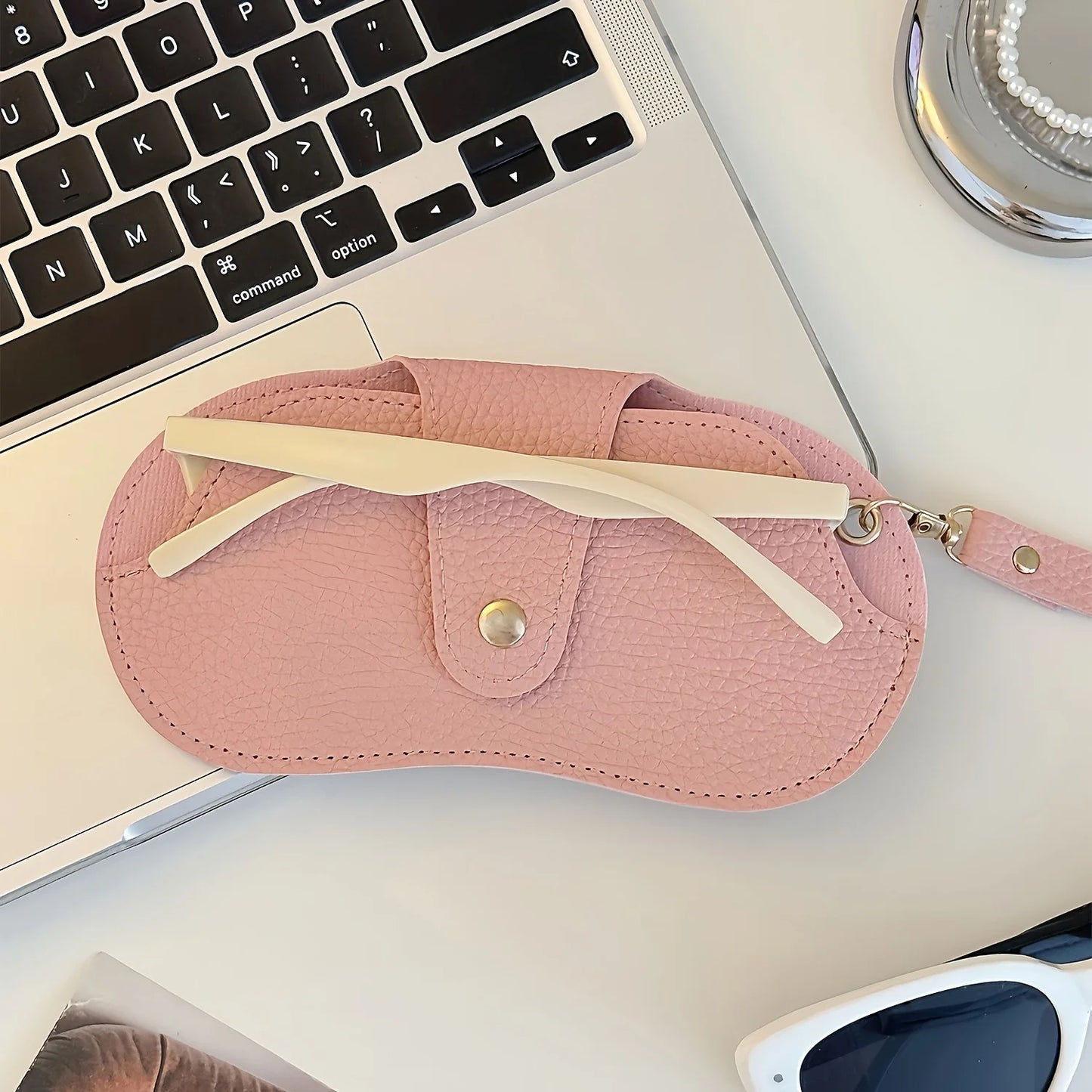 PU Leather Glasses Bag Portable Eyewear Storage Pouch Hanging Neck Sunglasses Case with Keychain for Women Men Travel
