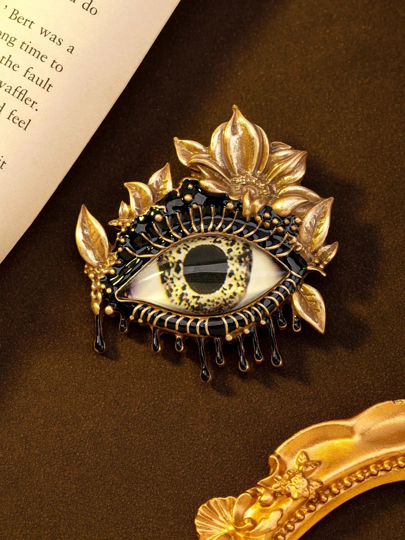 Devil's Eye Enamel Eye Eyelash Brooch Vintage Vintage Gorgeous Palace Schiaparelli