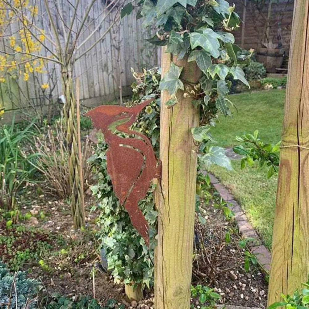 Elegant Garden Stake Design Pileated Bird Rusty Iron Crafts Bird Shaped Art Silhouette Sculpture Outdoor Garden Fence Decoration