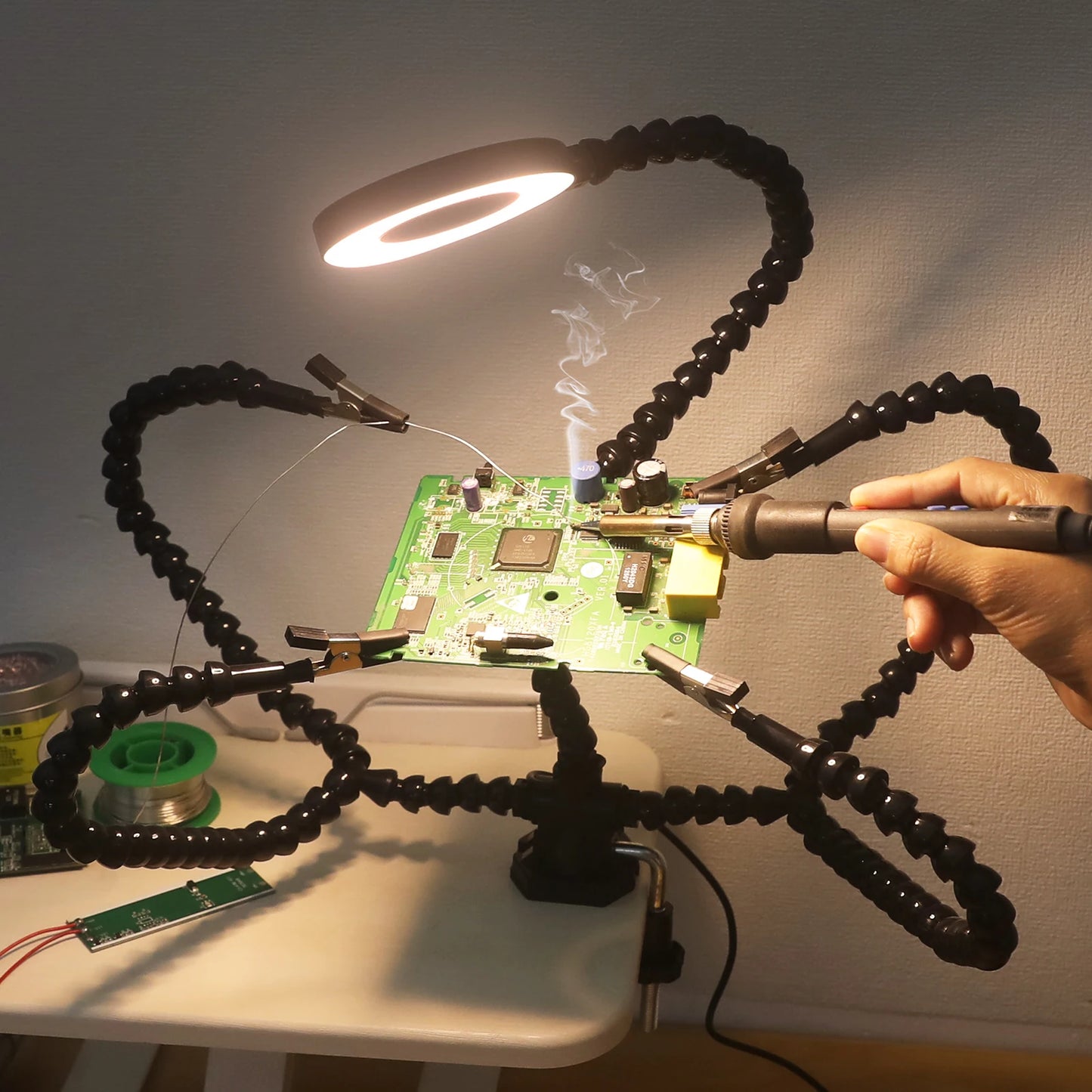 Toolour Helping Hands Soldering Third Hand Tools 5 Flexible Arms With Adjustable Table Clamp 3X LED Magnifier PCB Holder Tool