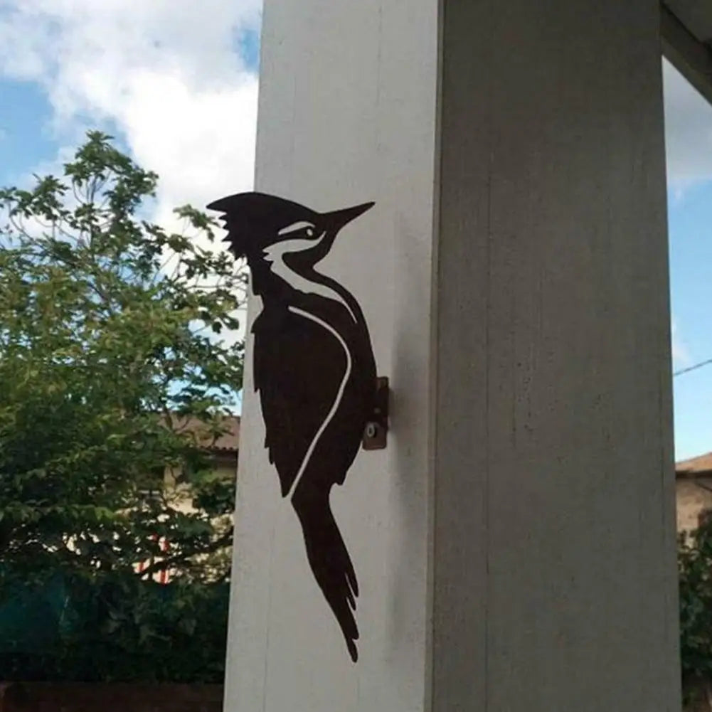 Elegant Garden Stake Design Pileated Bird Rusty Iron Crafts Bird Shaped Art Silhouette Sculpture Outdoor Garden Fence Decoration