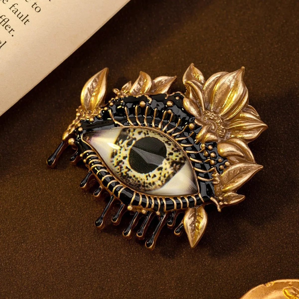 Devil's Eye Enamel Eye Eyelash Brooch Vintage Vintage Gorgeous Palace Schiaparelli