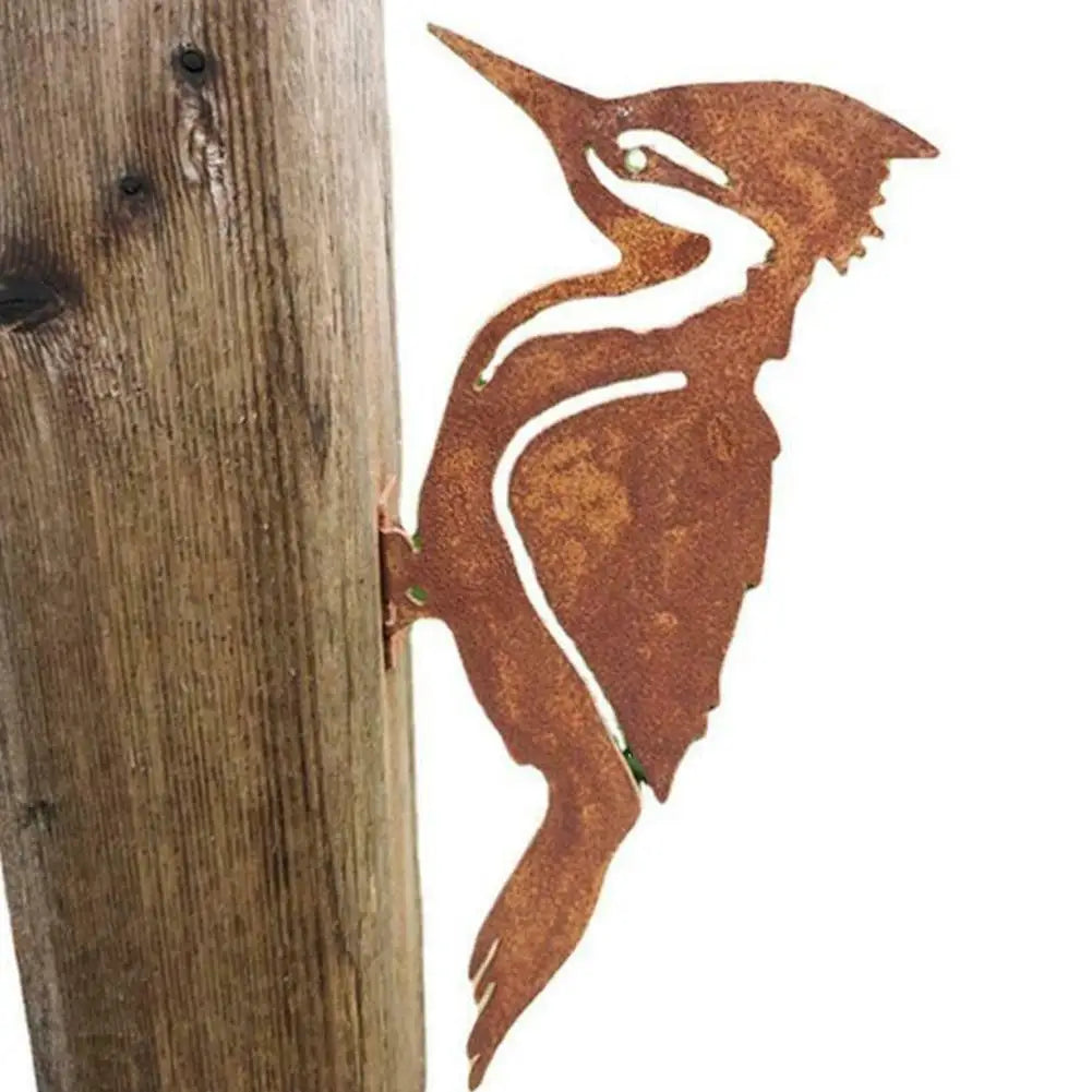 Elegant Garden Stake Design Pileated Bird Rusty Iron Crafts Bird Shaped Art Silhouette Sculpture Outdoor Garden Fence Decoration